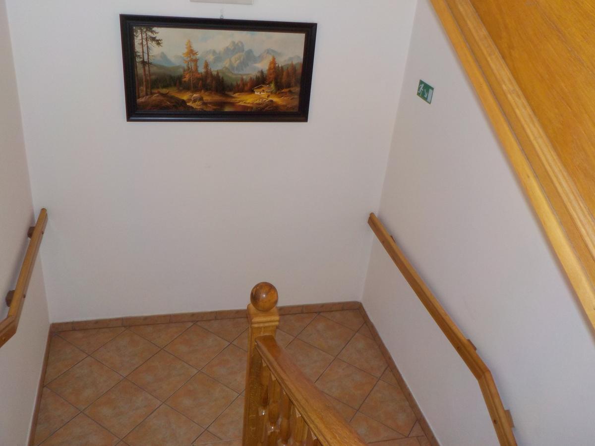 Hotel Kriváň Kysucke Nove Mesto Buitenkant foto